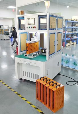 Хорошая цена Высокий эффективный точечный сварщик для 18650 литиевых батарей двойная сторона полностью автоматическая онлайн